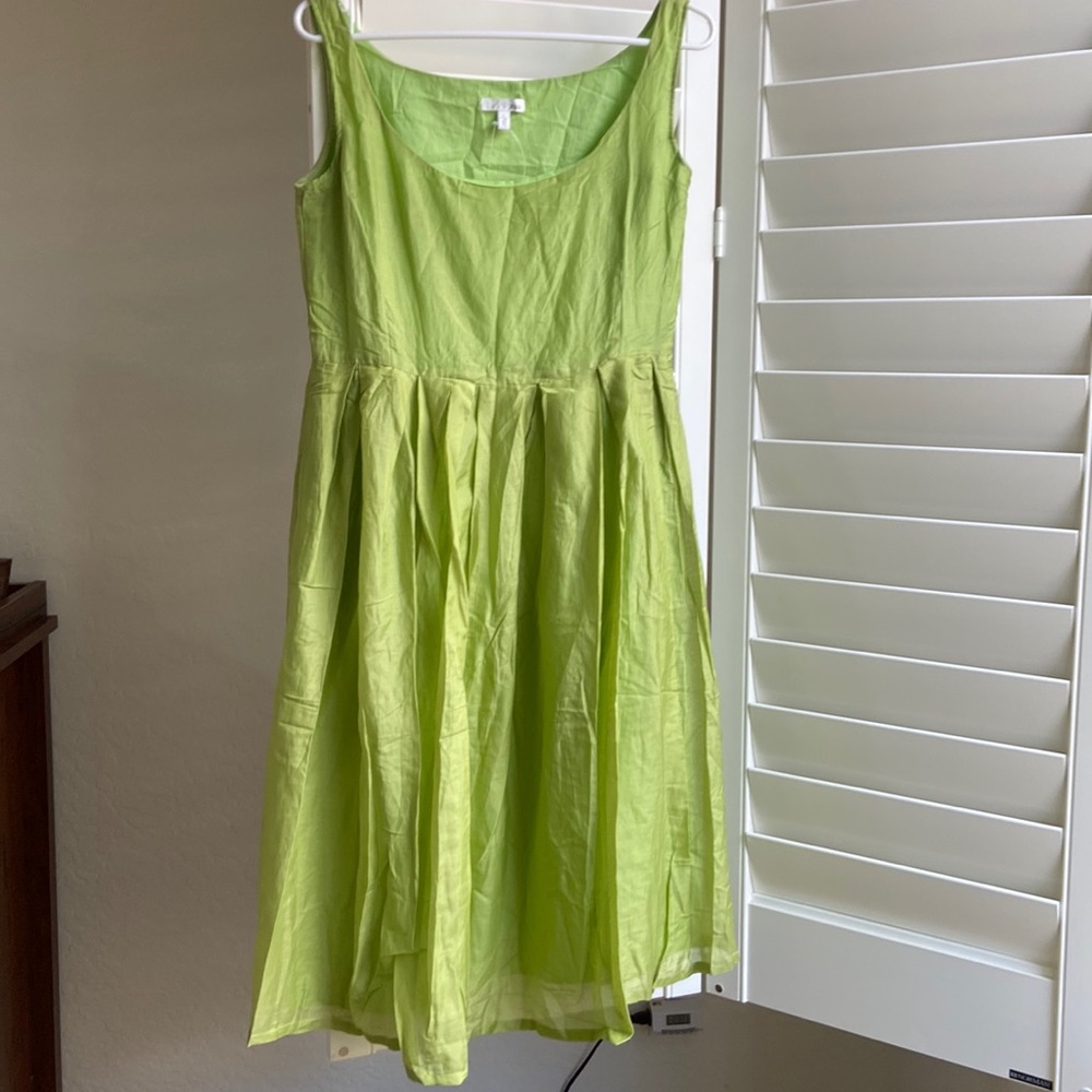 green dress